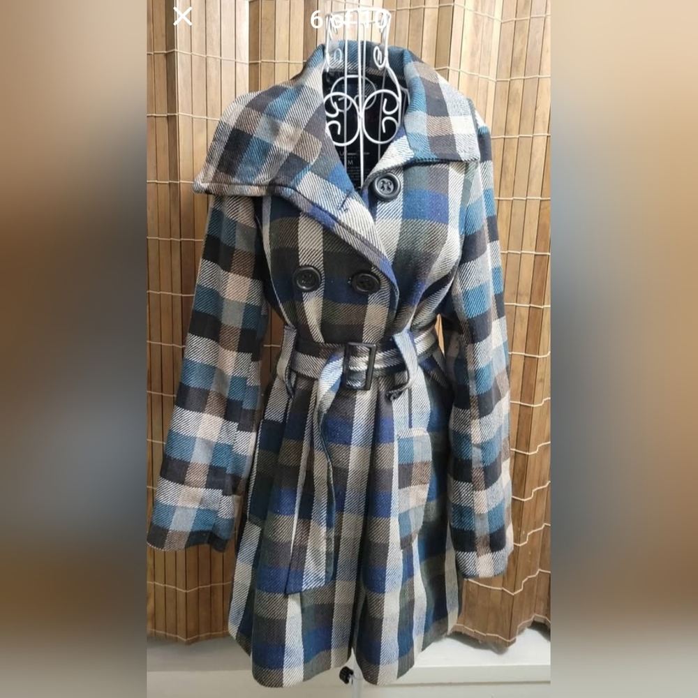Womans Jacket - Picture 4 of 10